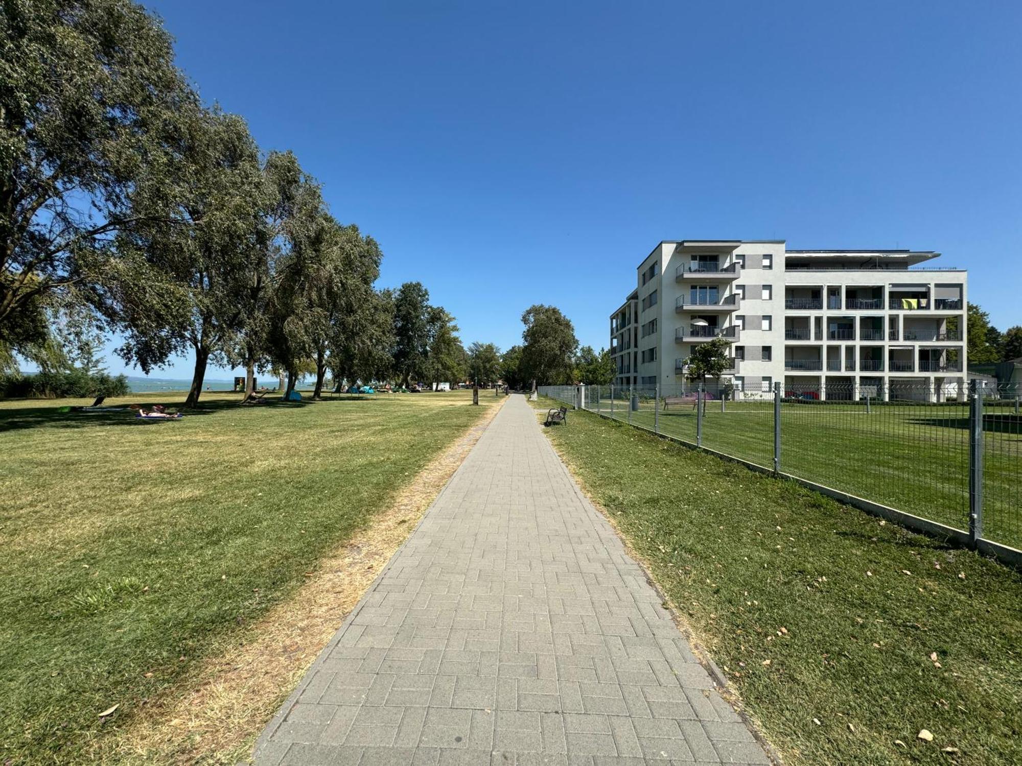 Lelle Resort Apartman Balatonlelle Exterior foto
